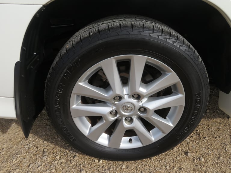2014 Toyota Landcruiser Amazon ZX 4.6 V8 Petrol 8 Seater 4x4 Petrol Automatic