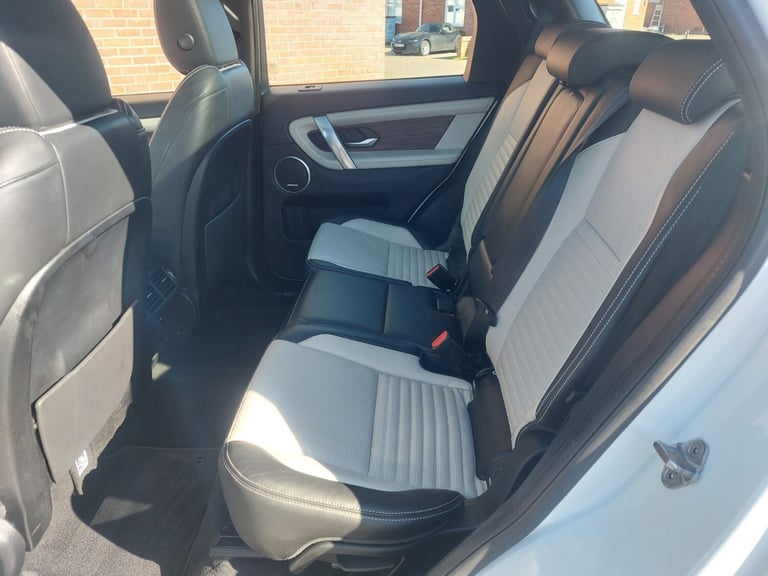 2020 70 Land Rover Discovery Sport P300e HSE R-Dynamic 1.5 Hybrid Auto PHEV