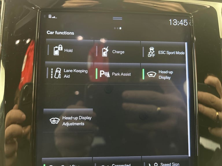 2020 Volvo V60 2.0h T8 Twin Engine 11.6kWh R-Design Plus Estate 5dr Petrol Plug-in Hybrid  Estate...