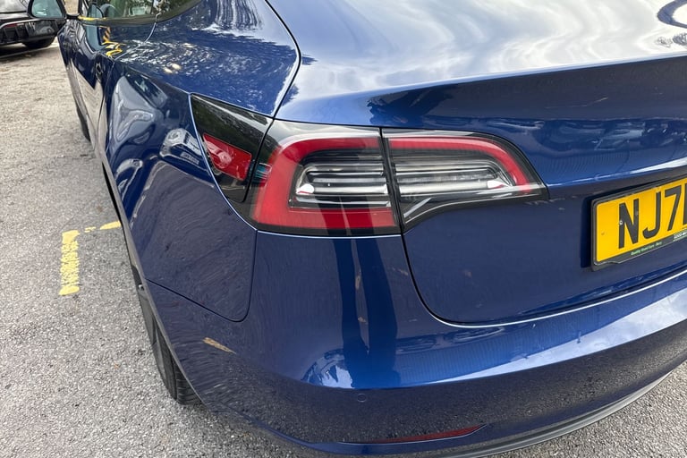 2021 Tesla Model 3 (Dual Motor) Long Range Auto 4WDE 4dr Saloon ELECTRIC Automatic