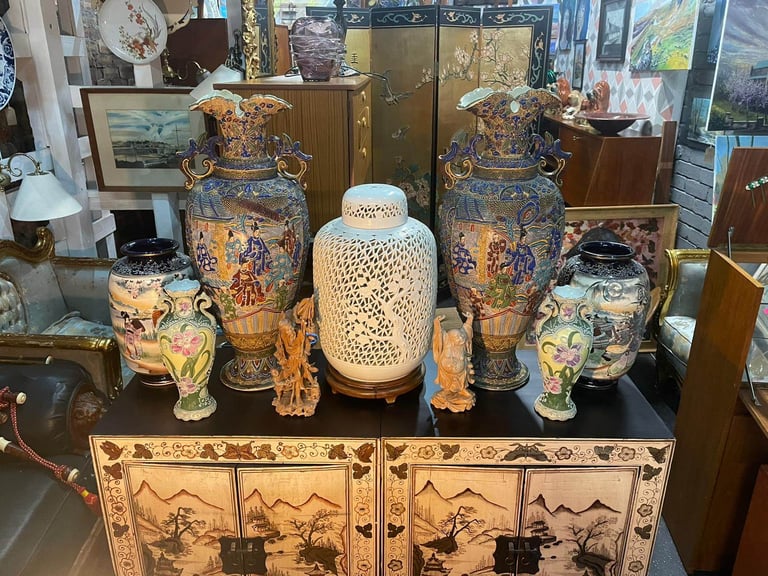 Antiques Chinese and Japanese vases and furniture 