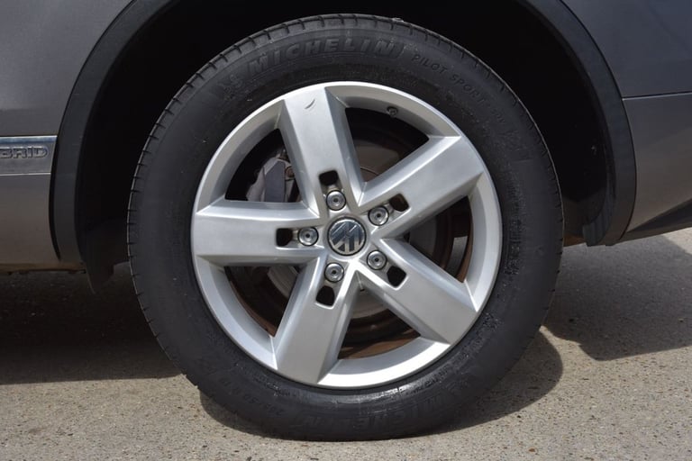 2013 Volkswagen Touareg 3.0h TSI V6 Hybrid SUV 5dr Petrol Hybrid Tiptronic 4WD Euro 5 (s/s) (333 ...