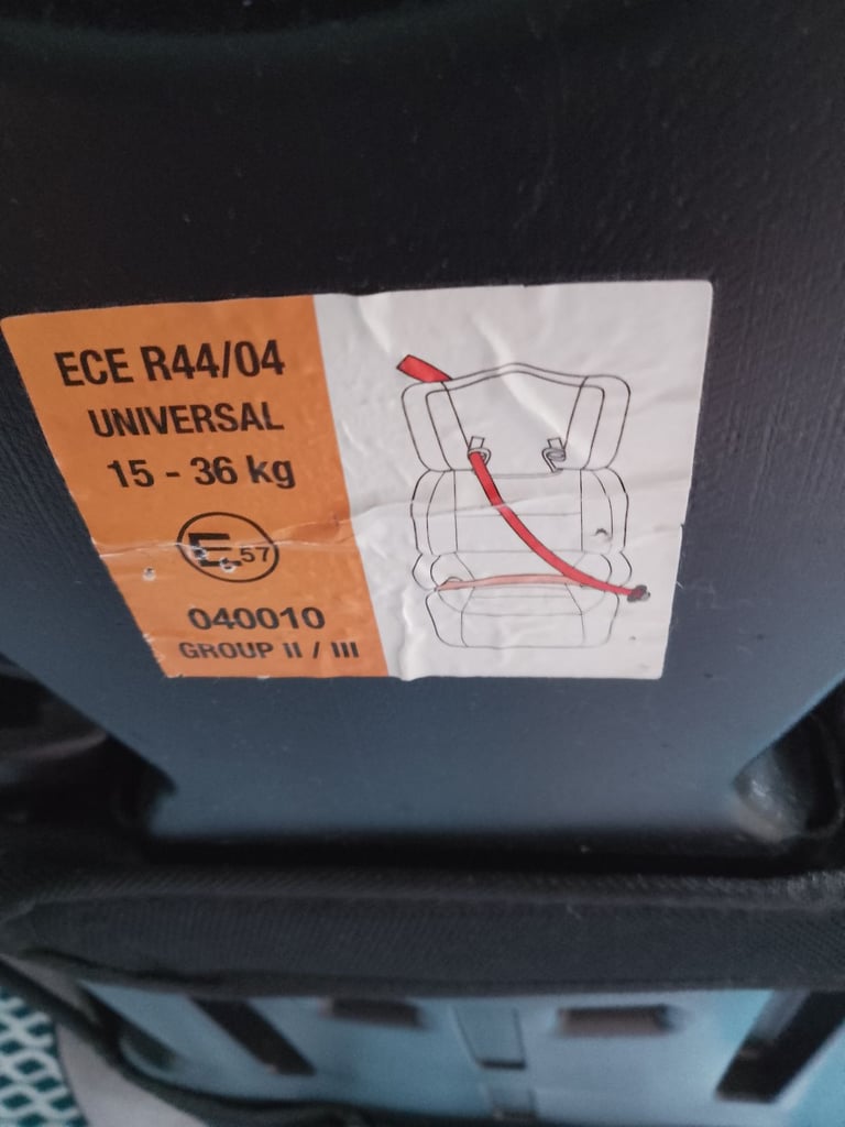 childs booster seat childs weight 15 to 36 KG