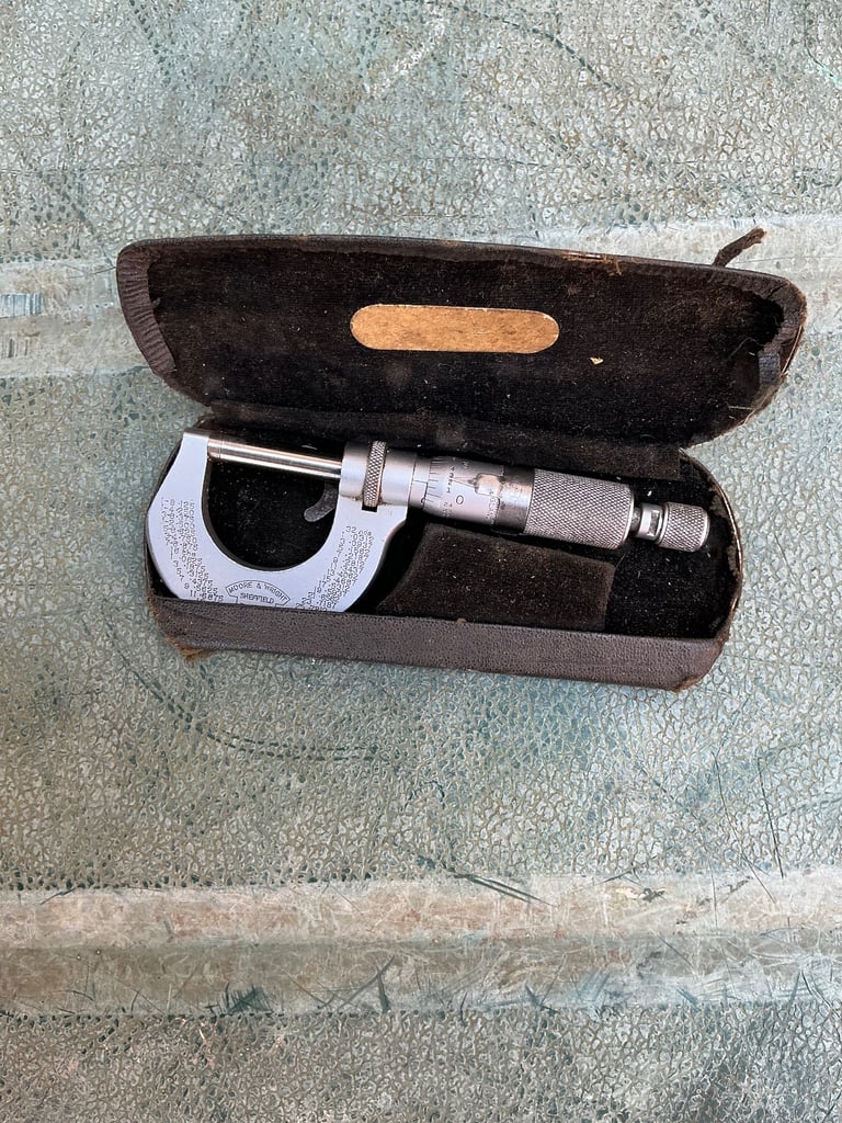 Vintage Moore& wright micrometer caliper vernier original case model 961 blades 