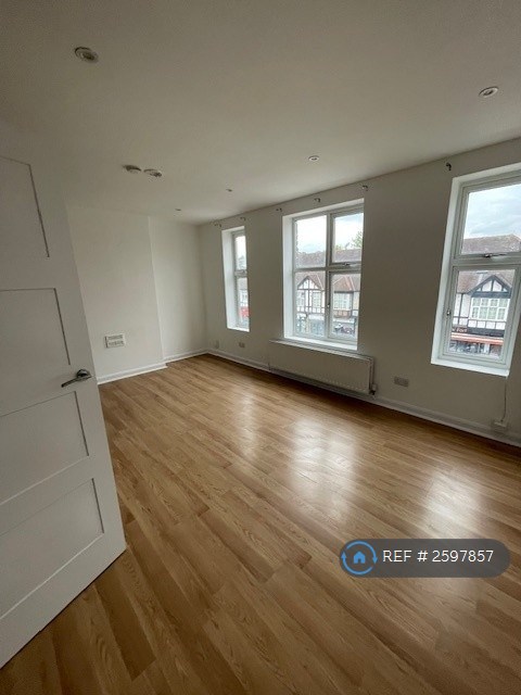 1 bedroom flat in Upper Elmers End Road, Beckenham, BR3 (1 bed) (#2597857)