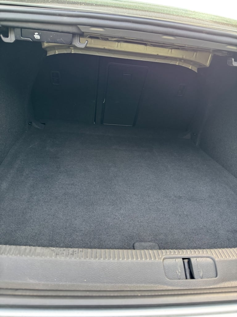 Volkswagen, PASSAT, Saloon, 2011, Semi-Auto, 1968 (cc), 4 doors