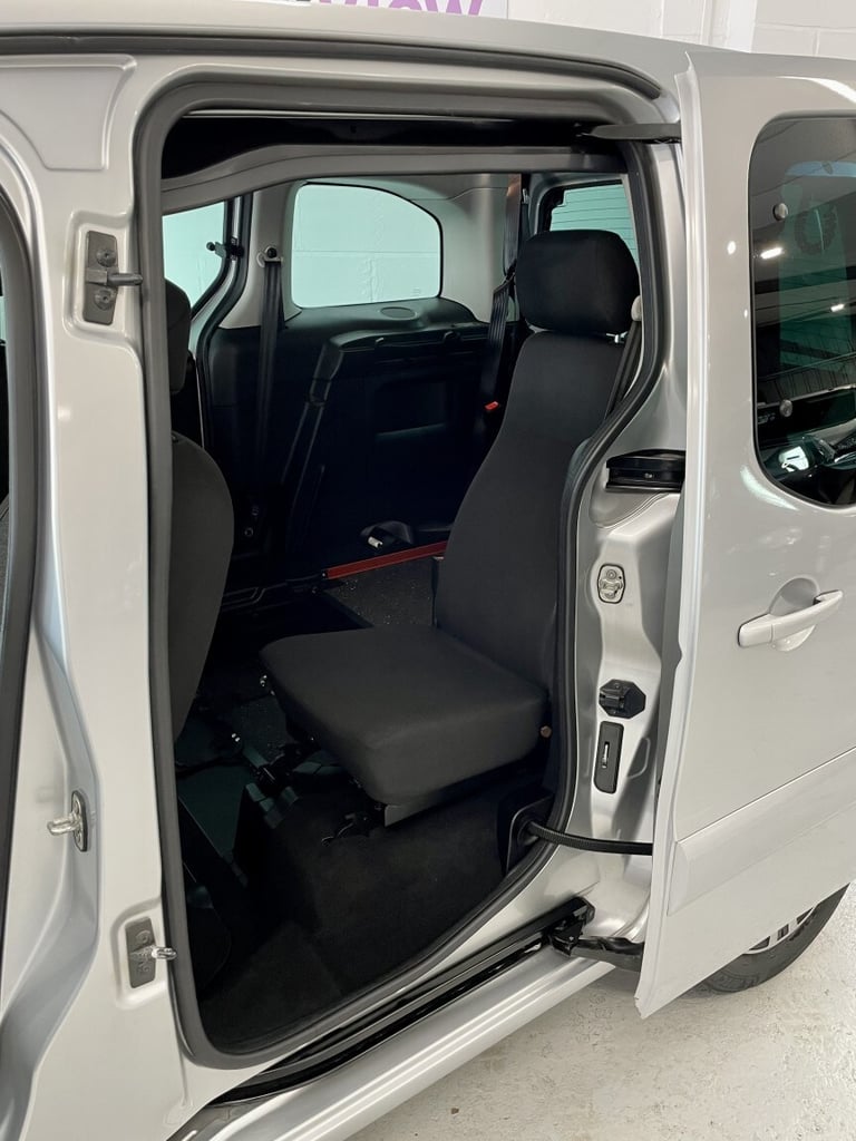 PEUGEOT PARTNER TEPEE 1.6 BlueHDi Allure WAV wheelchair accessible vehicle 2018