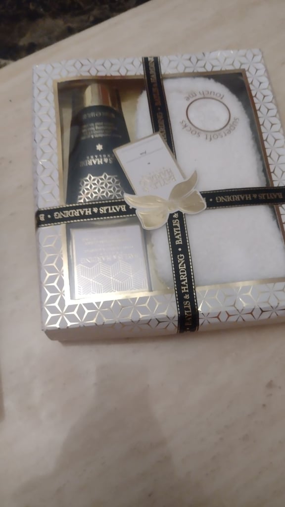 image for Nivea fears go just bath set and babylos heartening gift set new