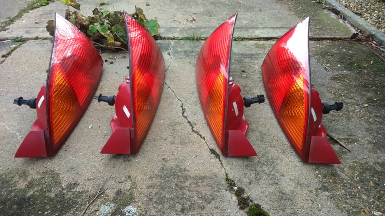 Ford Focus Mk1 Rear Light Lenses - 2 Pairs