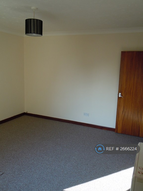 2 bedroom flat in Station Road, Littleport, Ely, CB6 (2 bed) (#2666224)