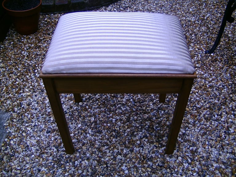 Dressing table stool / piano stool with storage