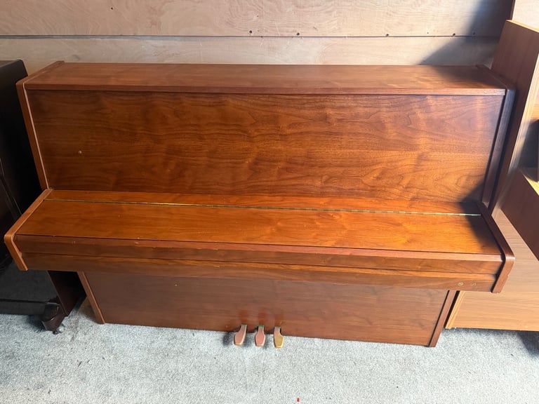 SAMICK FREE DELIVERY FREE STOOL TUNED 