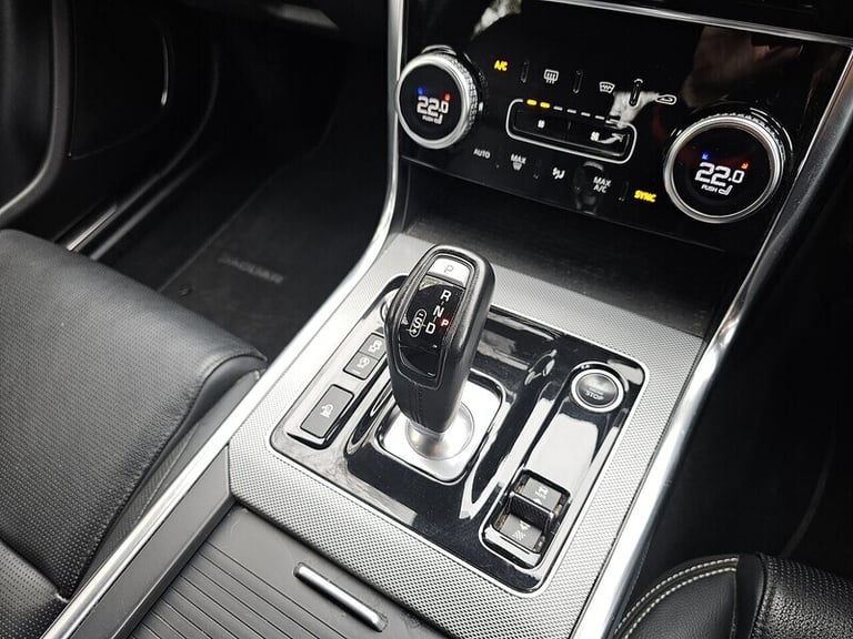 2021 Jaguar XE D200 MHEV R-Dynamic SE Saloon Diesel Automatic