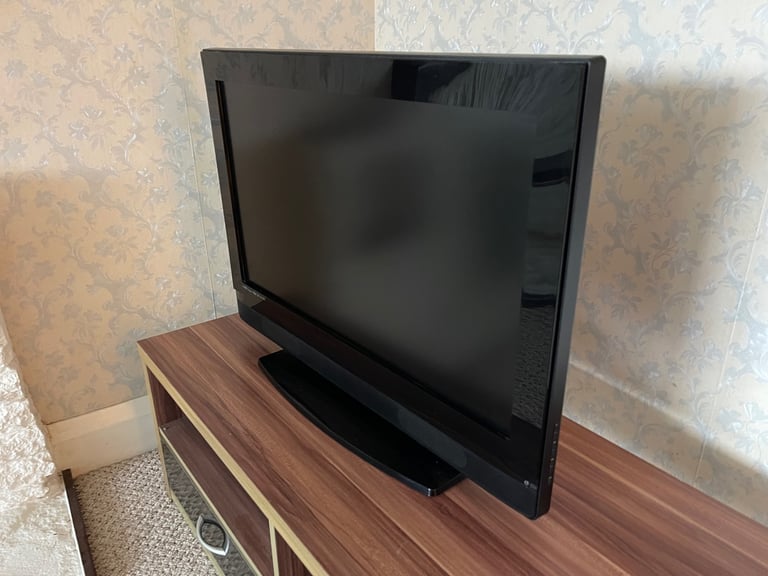 32” tv £20