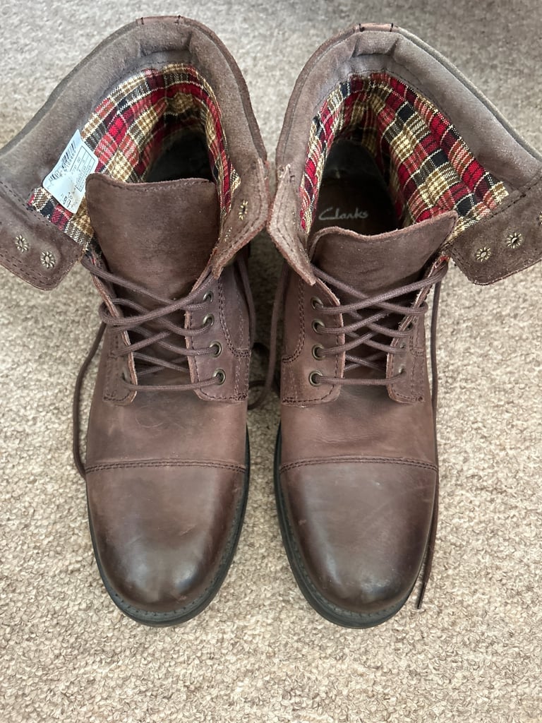 image for CLARKS MENS LEATHER BOOTS SIZE 9 