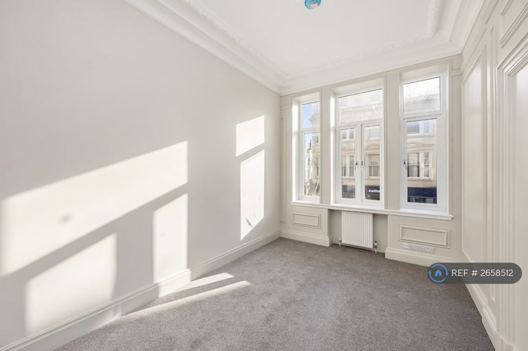 2 bedroom flat in West Street, Brighton, BN1 (2 bed) (#2658512)