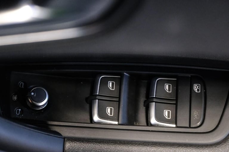 Audi A1 TFSI Sport Sportback MULTI-FUNCTION S/W DAB RADIO E/WINDOWS