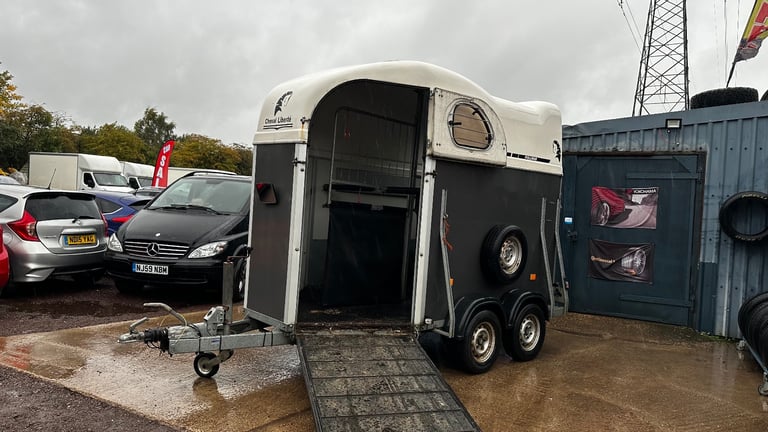 Cheval Liberté Gold Series Two Horses Trailer