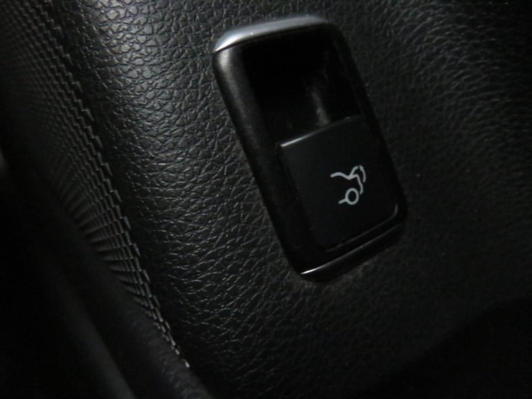 2013 Mercedes-Benz CLA 1.6 CLA180 Sport Coupe Euro 6 (s/s) 4dr SALOON Petrol Manual