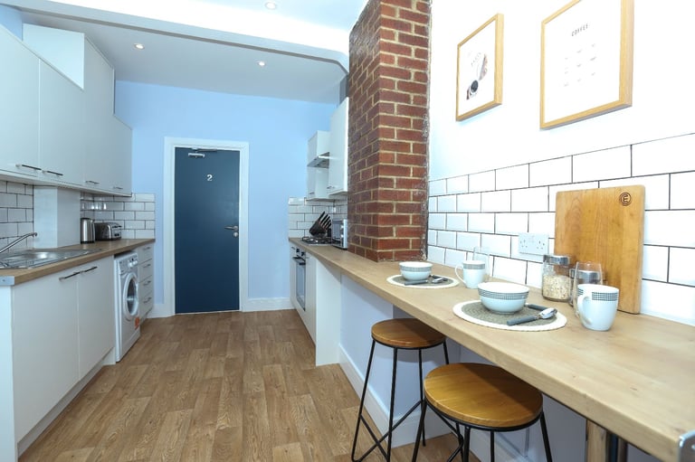 Huge 6 Bed HMO with 6 en-suites* **34% Return on Investment**