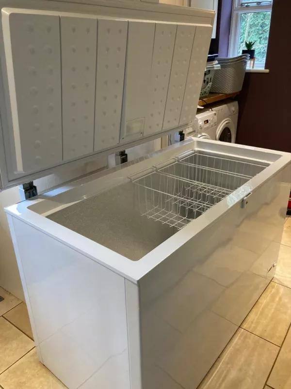 image for LARGE SIZE (300L) HOTPOINT CHEST FREEZER IN EXCELLENT WORKING CONDITION