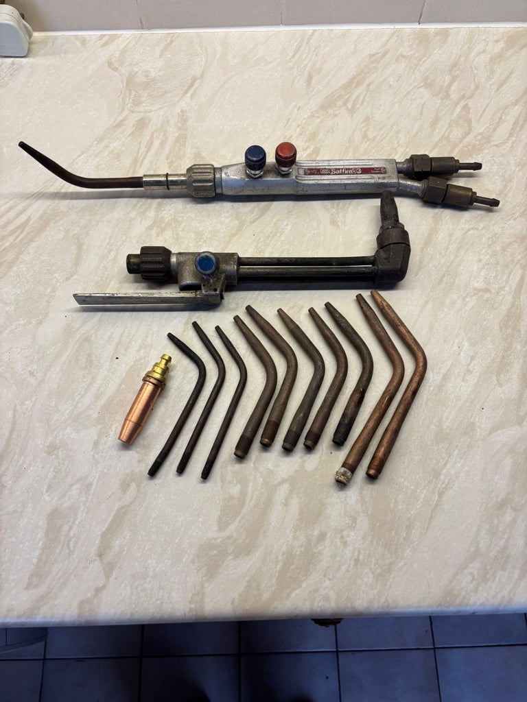 Oxy Acetylene Welding Torch plus 11 Nozzles and Cutting Attachment