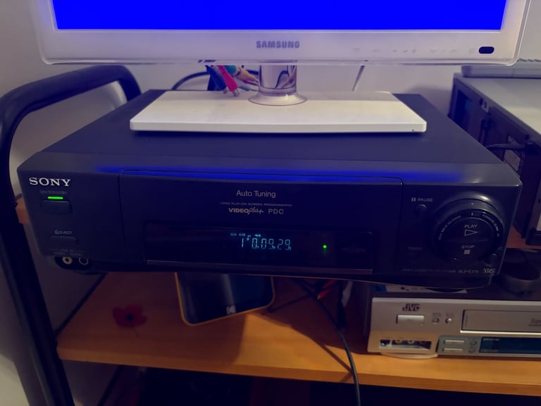 Sony SLV-E275UX VCR Video Cassette Recorder VHS  Tape PAL SLV-E275 With Remote