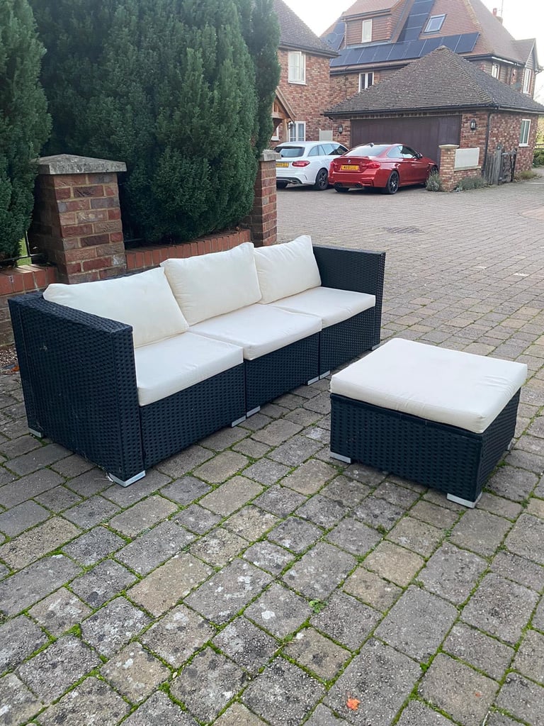 3 seater garden sofa with footrest for £120(we can deliver)