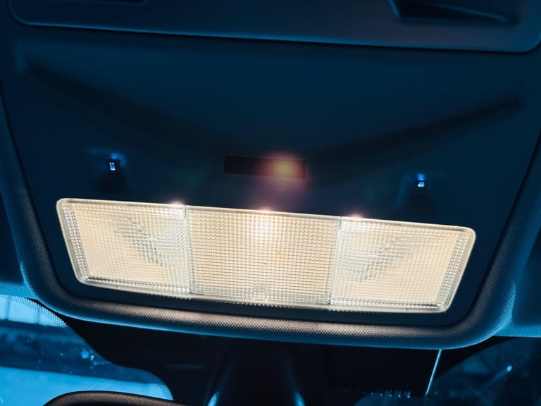 2013 Jaguar XF 3.0d V6 Luxury 4dr Auto [Start Stop] SALOON DIESEL Automatic