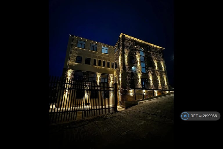 1 bedroom flat in Birds Royd Lane, Brighouse, HD6 (1 bed) (#2199986)