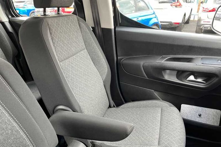 2025 Vauxhall Combo Life Electric 52kWh Design XL MPV 5dr Electric Auto (7.4kW Charger) (136 ps) ...