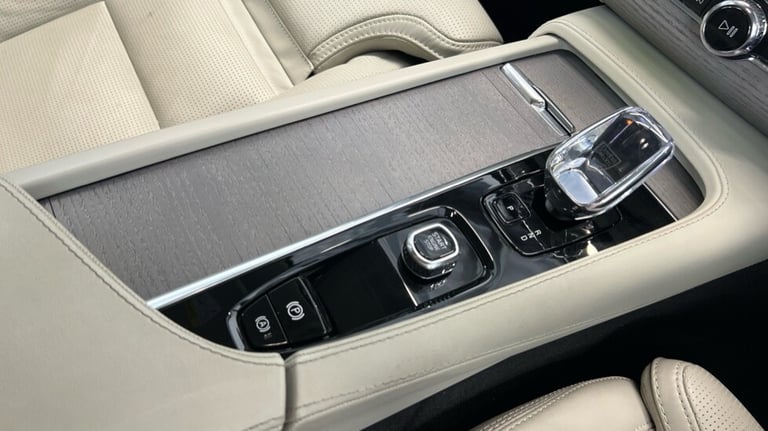 2024 Volvo XC90 2.0 B5P [250] Ultra Dark 5dr AWD Geartronic ESTATE PETROL Automatic