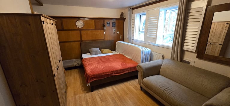 It's a shared flat with common key facilities (Shower, Toilet and Kitchen) TW4 7BX.