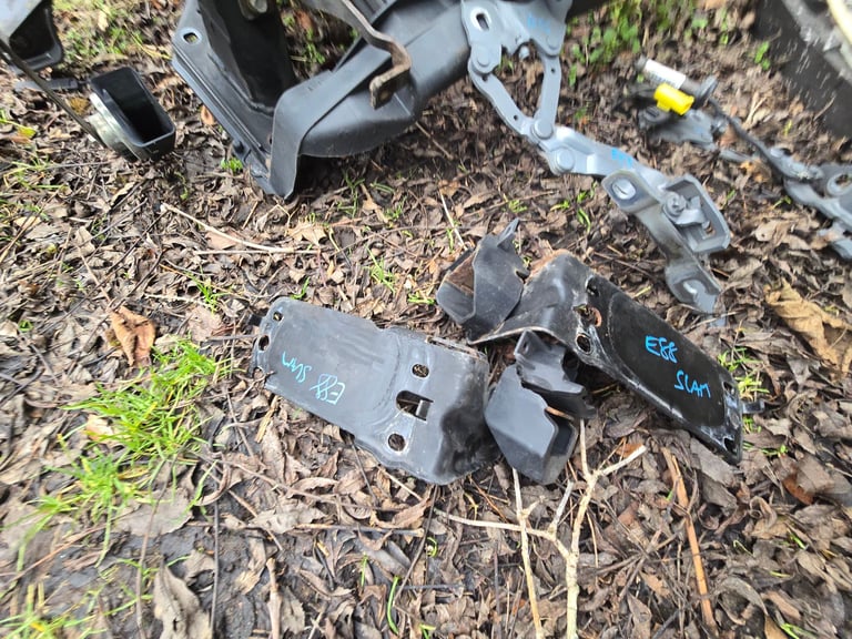 Bmw 1 Series E88 E82 Lci Slam Panel Pedestrian sensor BRACKET HINGES ACTUATORS Breaking Parts 