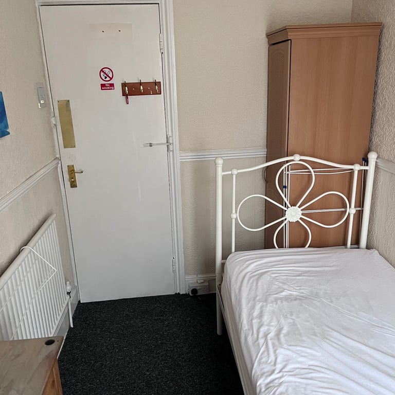 Single room Darlington 