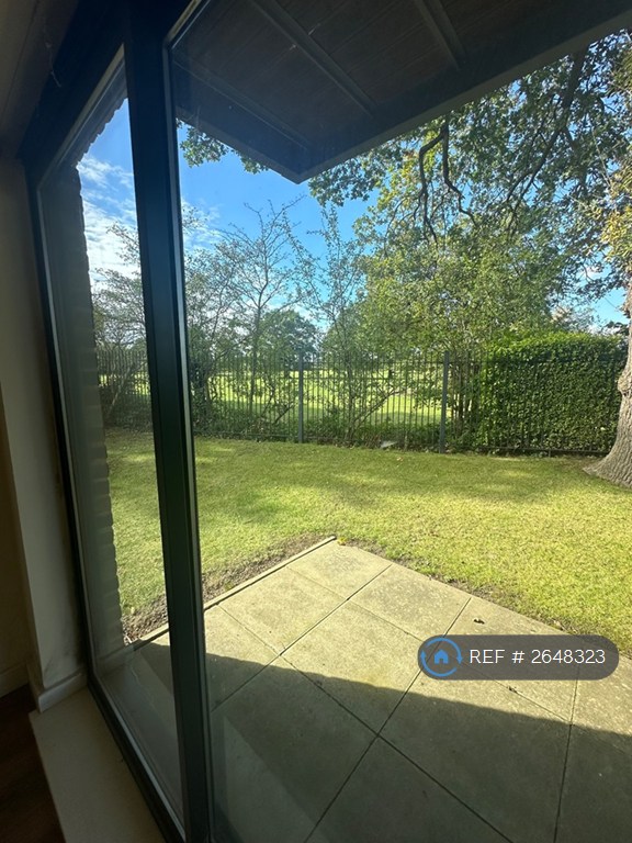 2 bedroom flat in Broadfields, Harrow, HA2 (2 bed) (#2648323)