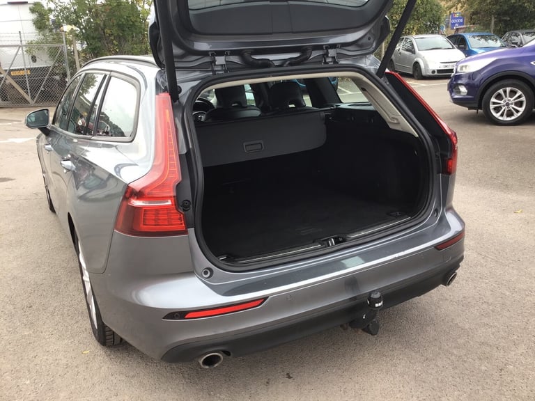 2019 Volvo V60 2.0 D4 Momentum Pro Estate 5dr Diesel Auto Euro 6 (s/s) (190 ps)