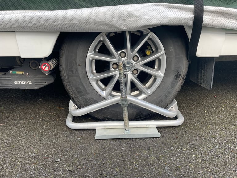 Milenco Caravan aluminium leveller - No need for ramps