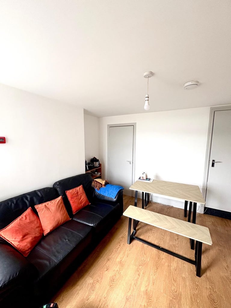 Large Double Attic Room All Bills Inc 