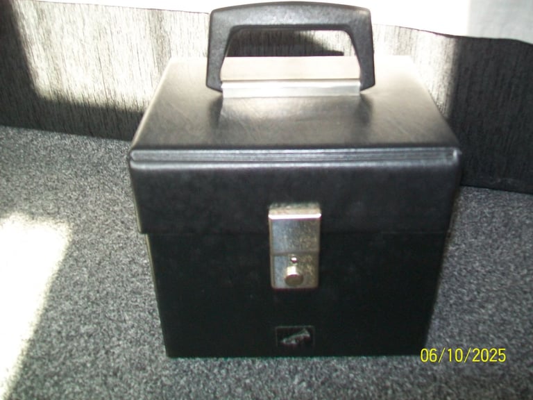 image for Vinyl Singles - Storage Carrying Case