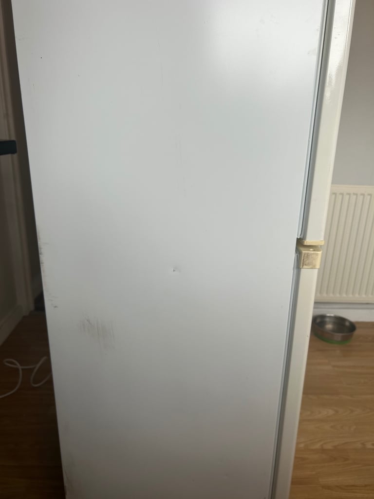 LOGIK FRIDGE FREEZER