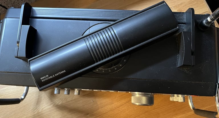 TECSUN S-2000 Communication Receiver with FM Stereo, MW, LW, SW SSB and Air Band.  As New.