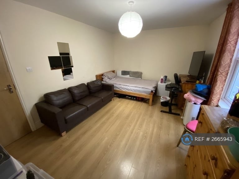 1 bedroom in Palmerston Road, Southampton, SO14 (#2665943)