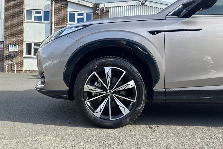 2025 MG MG HS 106290 Hatchback Petrol Manual