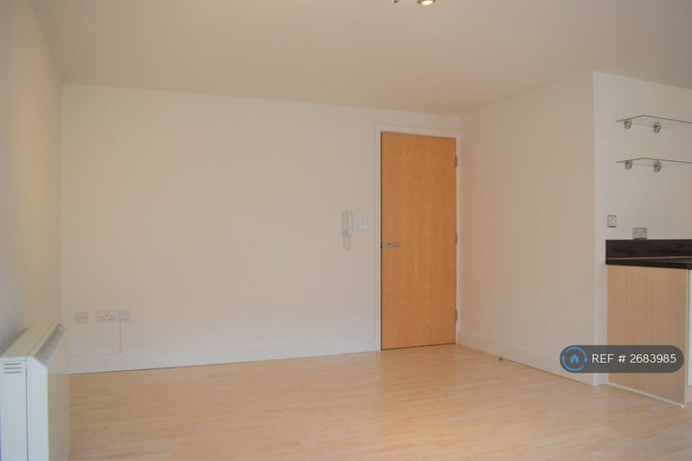 2 bedroom flat in Jenner House, Nottingham, NG3 (2 bed) (#2683985)