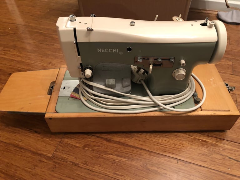 Necchi Lelia 513 Vintage Electric Sewing Machine