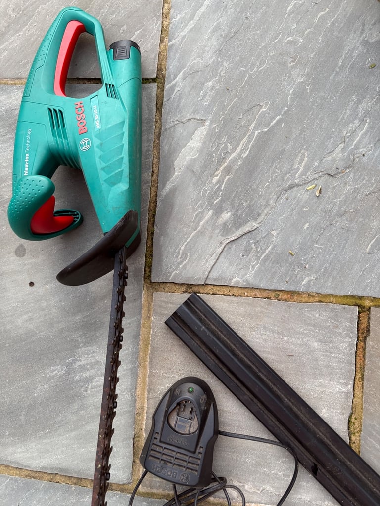 Bosch hedge cutter with charger AHS35 -15LI