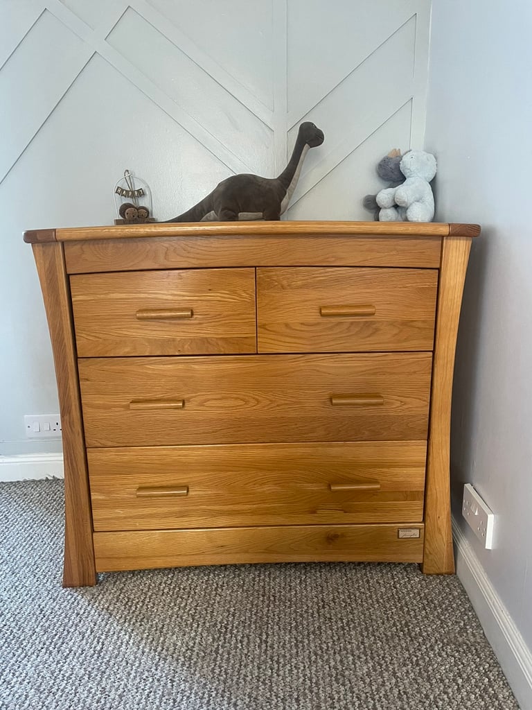 Oak mamas and papas chest of drawers and change station 