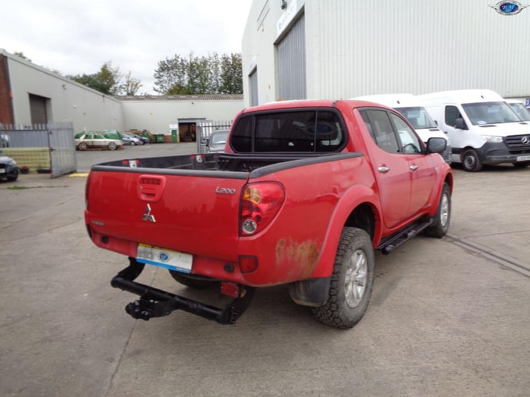 MITSUBISHI L200 2.5 DI-D Trojan Red Manual Diesel 2013