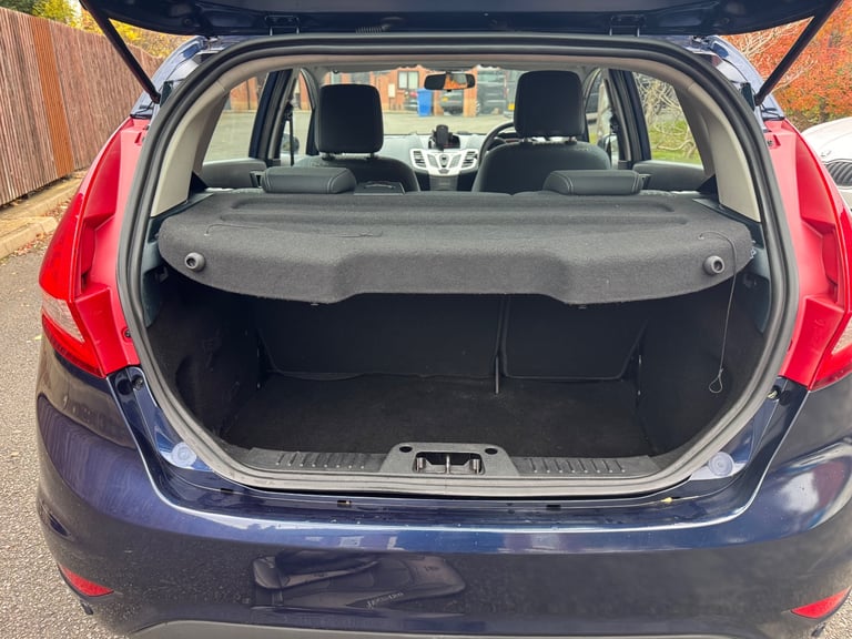 Automatic Ford, FIESTA, Hatchback, 2012, 1388 (cc), 5 doors